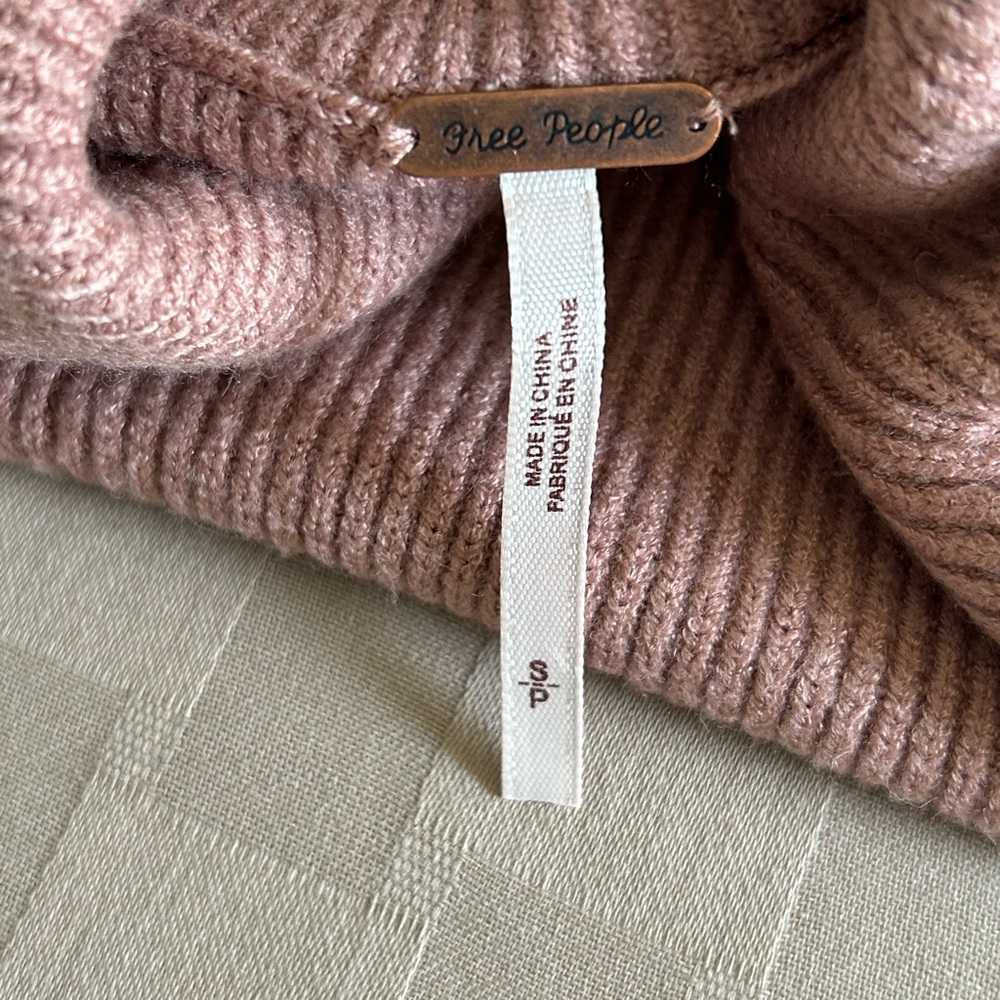 Free People Structured Knit Oversized Tunic Sweater in Dusty Mauve - Picture 9 of 13